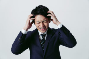 悩む人の画像